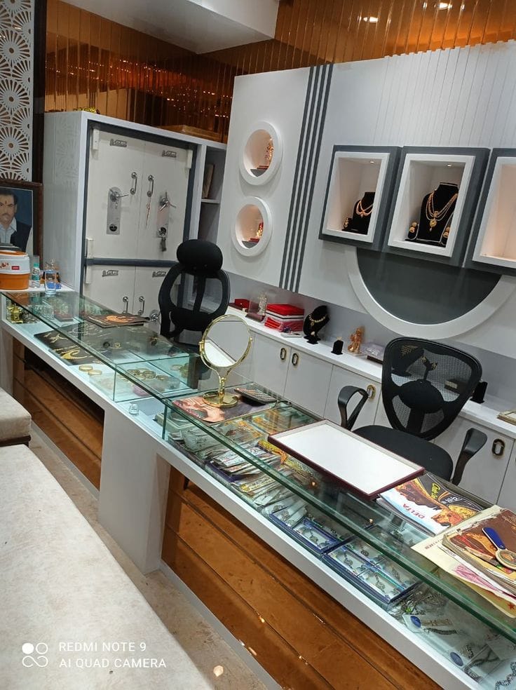 Retail & Boutique Shop 11